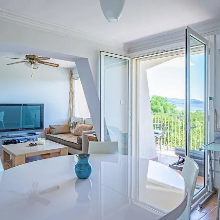 Apartment T3 Climatise A 50m De La Avec Loggia Et Parking - Fr-1-610-69 Le Lavandou