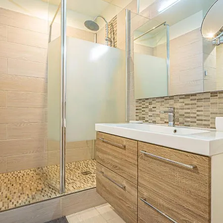 Apartment T3 Climatise A 50m De La Avec Loggia Et Parking - Fr-1-610-69